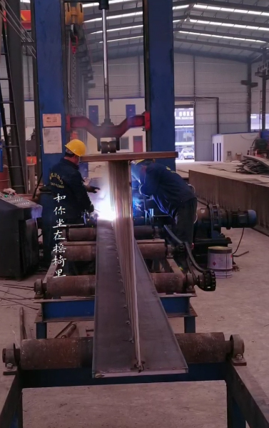 甘肃峪泉镇钢结构厂H型钢组立机